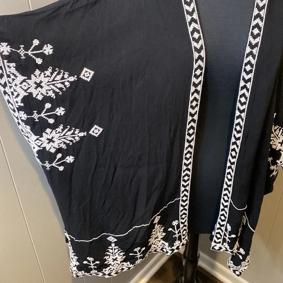 NWT Chico’s Small/Medium Cardigan Embroidered Gauze Ruana Wrap - Picture 3 of 6